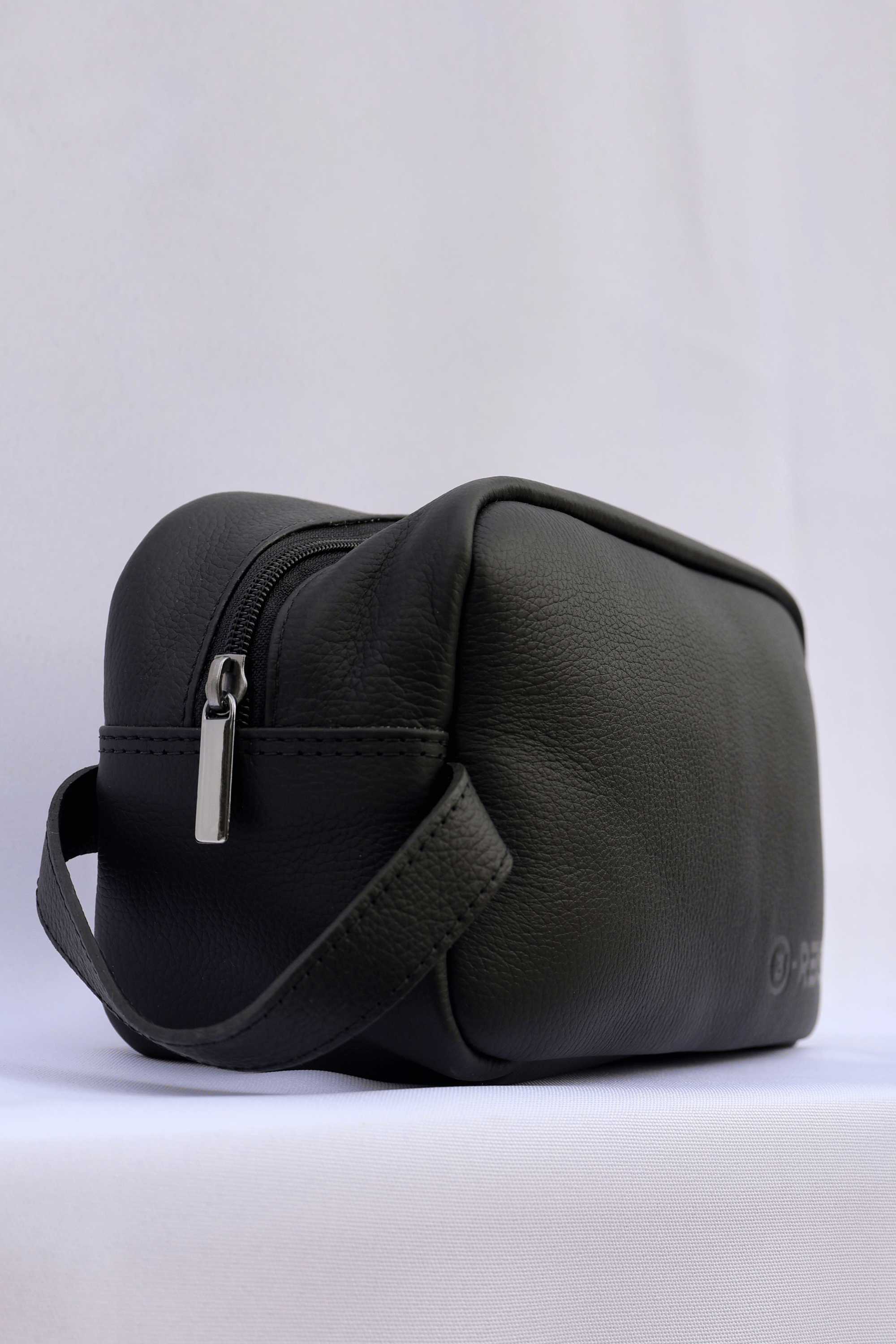Necessaire de Couro ZERO3 x Reise